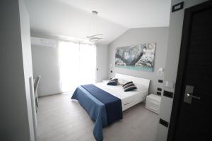 Llit o llits en una habitació de IsolaDino b&b sweet home