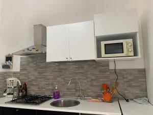 Luna Blu Apartment tesisinde mutfak veya mini mutfak