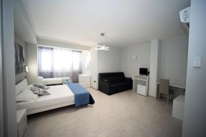 Llit o llits en una habitació de IsolaDino b&b sweet home