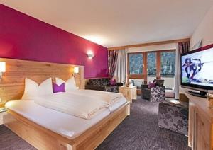 Televízia a/alebo spoločenská miestnosť v ubytovaní Hotel Gabriela