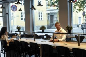 a man and a woman sitting at a table at Comfort Hotel Børsparken in Oslo