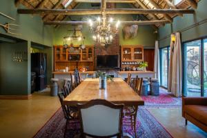Restavracija oz. druge možnosti za prehrano v nastanitvi Kamagu Safari Lodge