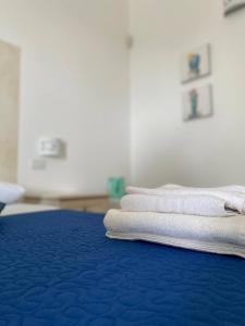 Postel nebo postele na pokoji v ubytování Le stanze di chiara
