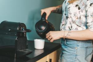 Príslušenstvo na prípravu kávy alebo čaju v ubytovaní Camera Apartments