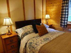 Säng eller sängar i ett rum på Tayview Lodges