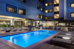 The swimming pool at or close to Hyatt Place Aruba Airport