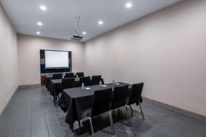 Konferenční prostory v ubytování Microtel Inn & Suites by Wyndham Tracy