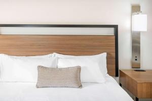 Cama o camas de una habitación en Wyndham Garden San Diego