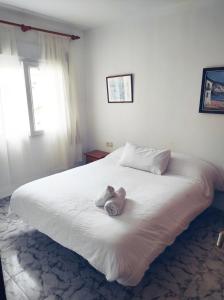 En eller flere senge i et værelse på Marina Sunrise Puerto