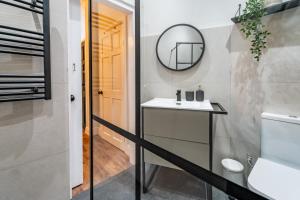 Ένα μπάνιο στο Watergate Penthouse - NEW 2 bed luxury apartment in City Centre +30 φωτογραφίες