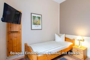 Postel nebo postele na pokoji v ubytování Kurgarten-Hotel