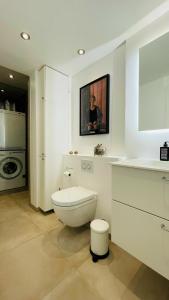 A bathroom at ApartmentInCopenhagen Apartment 1461