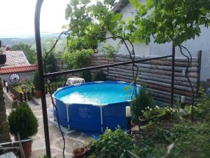 Swimmingpoolen hos eller tæt på Майсторът и Маргарита + 7 billeder