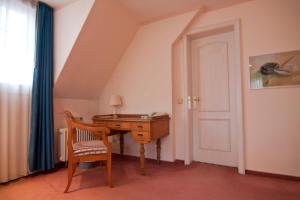 a room with a wooden floor and a wooden table at Parkhotel Unter den Linden in Halberstadt