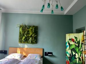 Postel nebo postele na pokoji v ubytování sleep & go -Meran easy staying