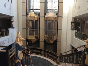 Televizors / izklaižu centrs naktsmītnē Regency Pyramids Hotel
