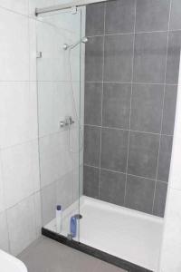 a shower with a glass door in a bathroom at Casa da Ponte Casa familiar in Nordeste