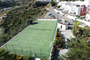 Tennis and/or squash facilities at Apartamento Picasso or nearby