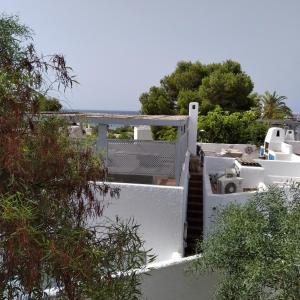 a white house with stairs on top of it at Arto Blanco in Agua Amarga