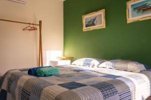 Ένα ή περισσότερα κρεβάτια σε δωμάτιο στο Hospedaria Oitis