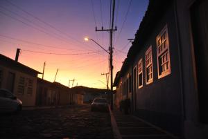 O pôr ou nascer do sol visto da hospedagem domiciliar ou dos arredores
