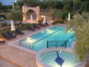 Bazén v ubytování Olive Tree Villas nebo v jeho okolí