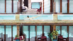 Bazén v ubytování Essenza Hotel nebo v jeho okolí