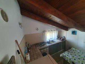 A kitchen or kitchenette at Gabbiano Jonathan