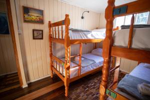 Hostel Butiá emeletes ágyai egy szobában