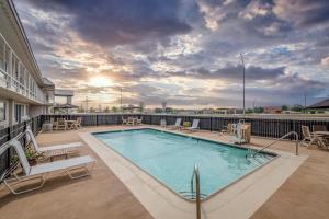 Bazén v ubytování Motel 6-Euless, TX - Dallas nebo v jeho okolí