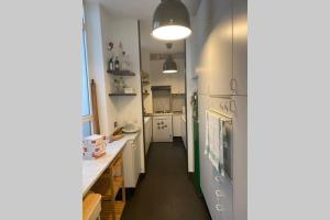 a kitchen with a long hallway leading to a kitchen with a stove at A 2 passi dal mare ,salone nautico e centro storico in Genoa