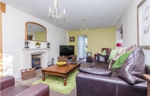 Gallery image of Pretty country family home- dog friendly. in Henfield