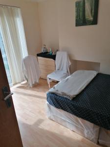 a bedroom with a bed and a desk and a chair at Vob Property 76 in Hither Green