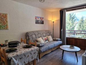 a living room with a couch and a table at Studio Les Deux Alpes, 1 pièce, 4 personnes - FR-1-348-253 in Les Deux Alpes