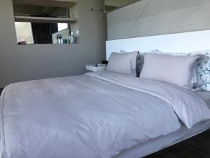 Postel nebo postele na pokoji v ubytování One Piece B&B