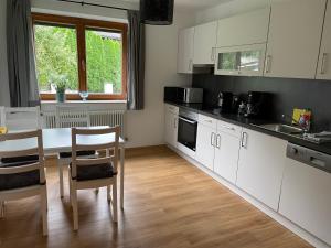 Een keuken of kitchenette bij Dahoam