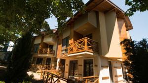 The building in which az apartmanhoteleket is located