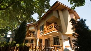 The building in which az apartmanhoteleket is located