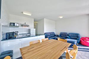 Η κουζίνα ή μικρή κουζίνα στο Snow Ski Apartments 22 +6 φωτογραφίες