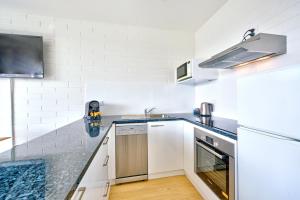 
A kitchen or kitchenette at Snow Ski Apartments 22
