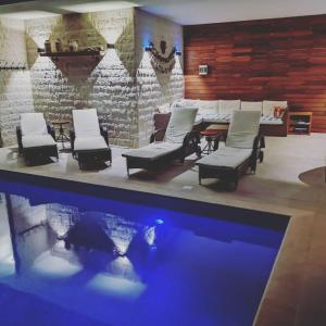 Bazen u ili blizu objekta Jully apartment with swimming pool