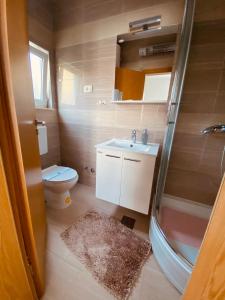 Kupaonica u objektu Guest House Ruža