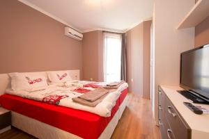 A bed or beds in a room at Holiday Village Lozenets