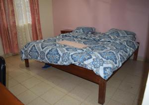 Postel nebo postele na pokoji v ubytování Mamba Village Kisumu