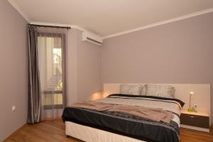 A bed or beds in a room at Holiday Village Lozenets