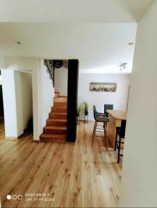 Fotografia z galérie ubytovania Apartamenty Pod Sosnami Ostróda Międzylesie 6os v destinácii Ostróda