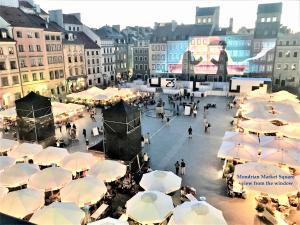 Hostia v ubytovaní MONDRIAN Luxury Suites & Apartments Market Square IV