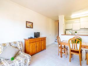 Kuchyňa alebo kuchynka v ubytovaní Apartment Els Jardins III by Interhome