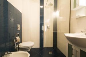 A bathroom at Holiday Village Lozenets