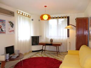 TV tai viihdekeskus majoituspaikassa Holiday Home Villa Sarezzano by Interhome